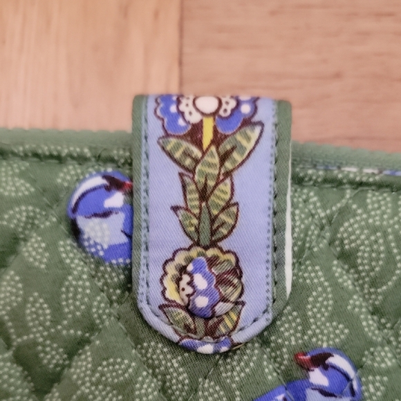 VERA BRADLEY/WALLET/Green and Blue Bird Pattern Wallet - Picture 2 of 12
